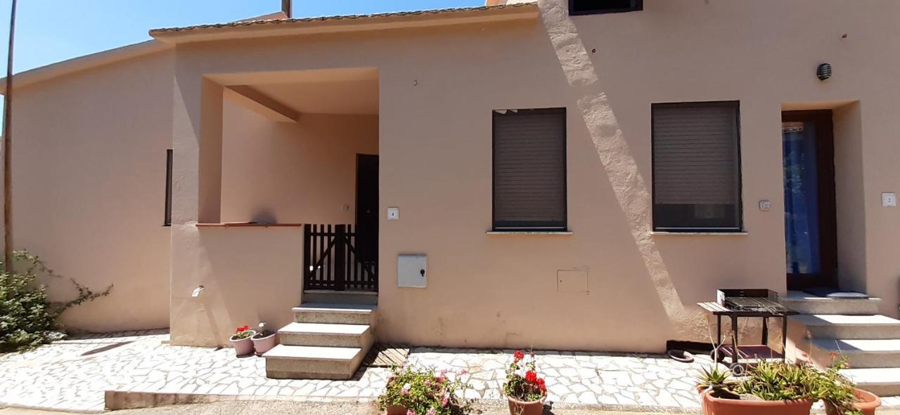 Casa Vacanza Costa Rossa Vista Mare Trinità dʼAgultu Εξωτερικό φωτογραφία