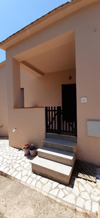 Casa Vacanza Costa Rossa Vista Mare Trinità dʼAgultu Εξωτερικό φωτογραφία
